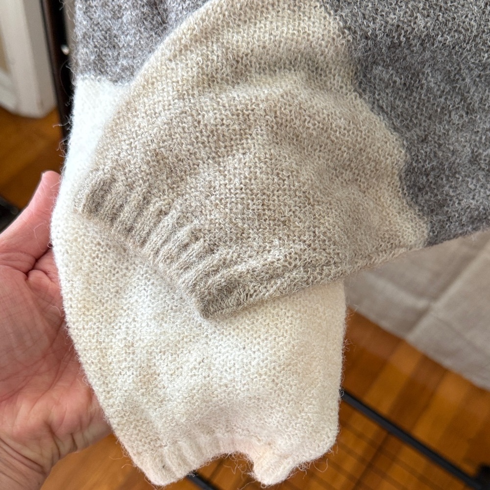 Old Navy Colorblock Cozy Sweater | Size S | Neutral Taupe & Cream - Picture 4 of 9